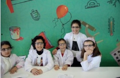 Bilim Ateşböceğimiz Bir Yıl Boyunca IMCD'nin Desteğiyle Çocuklarımızla Buluşacak